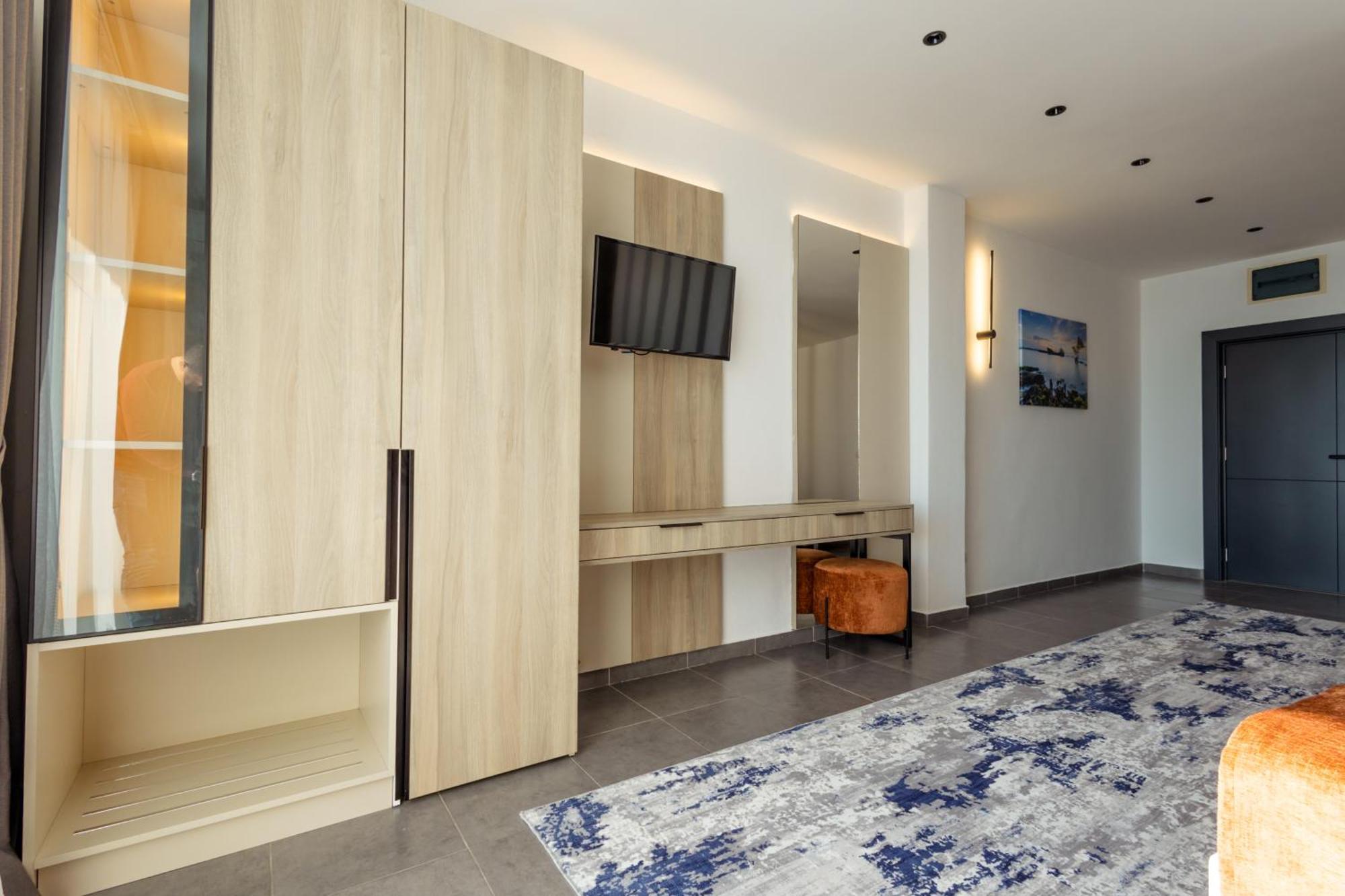 Continental Hotel Ulcinj Buitenkant foto