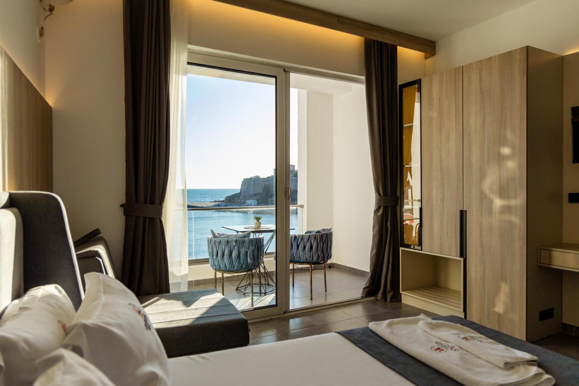 Continental Hotel Ulcinj Buitenkant foto
