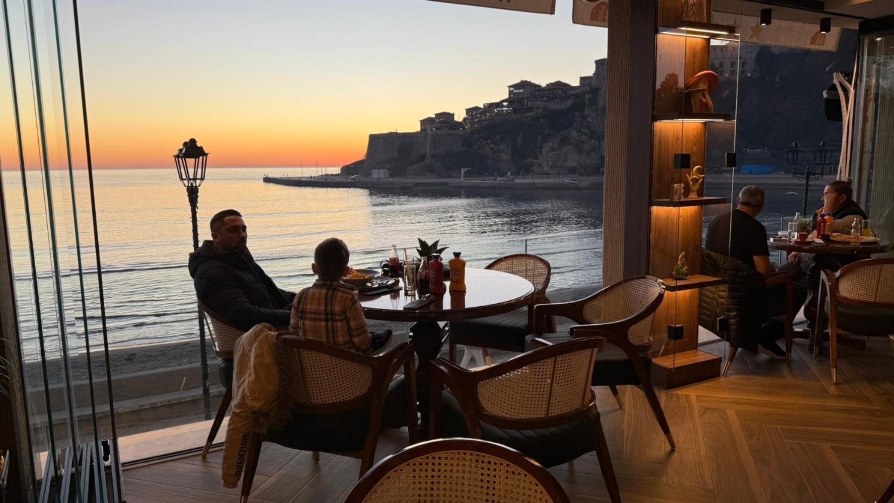 Continental Hotel Ulcinj Buitenkant foto