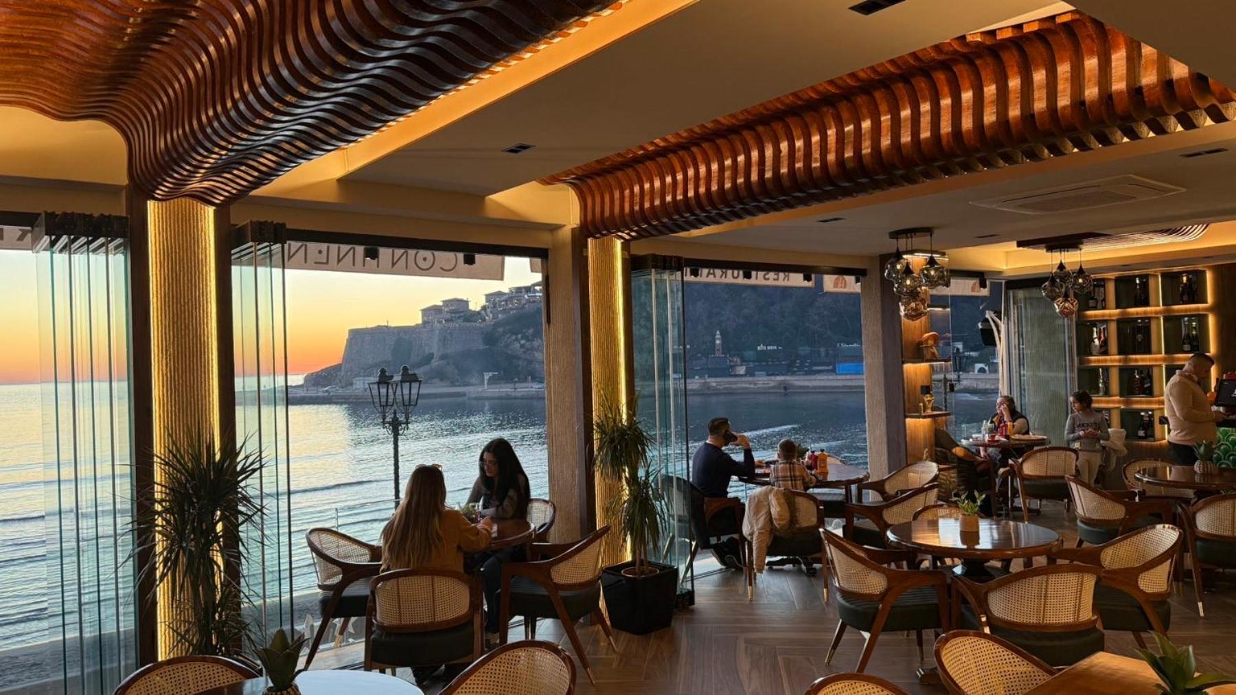 Continental Hotel Ulcinj Buitenkant foto